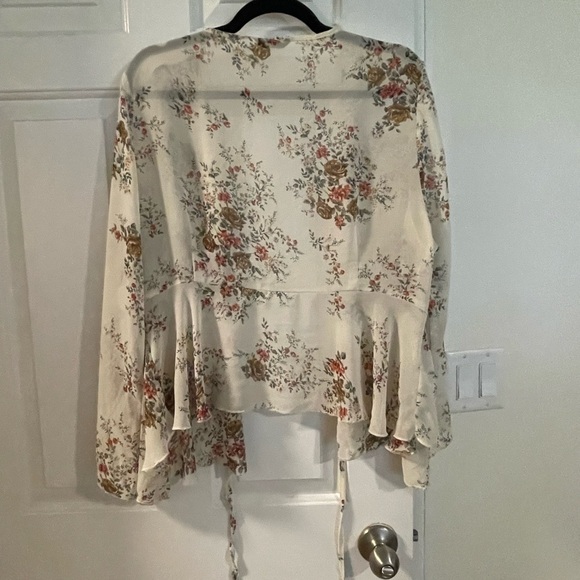 Floral Cream Top - Picture 6 of 7